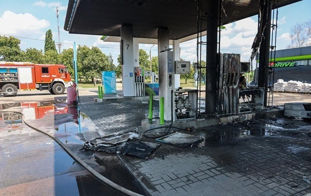 Фото для новини:Росіяни поцілили дроном по АЗС у Запоріжжі: поранені троє осіб