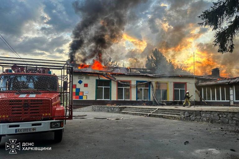 Фото для новини:Росіяни поцілили в освітню будівлю на Харківщині