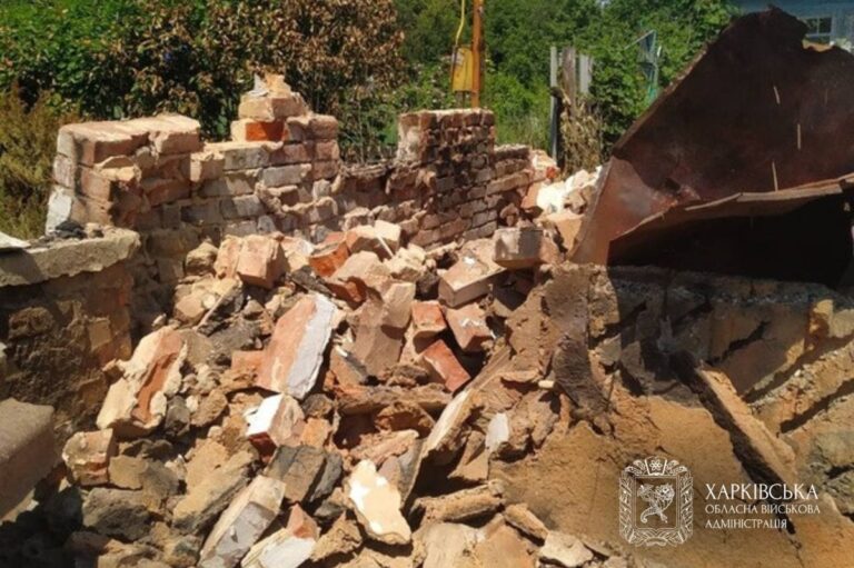 Фото для новини:Росіяни вдарили КАБами по Ізюму: постраждали четверо жінок