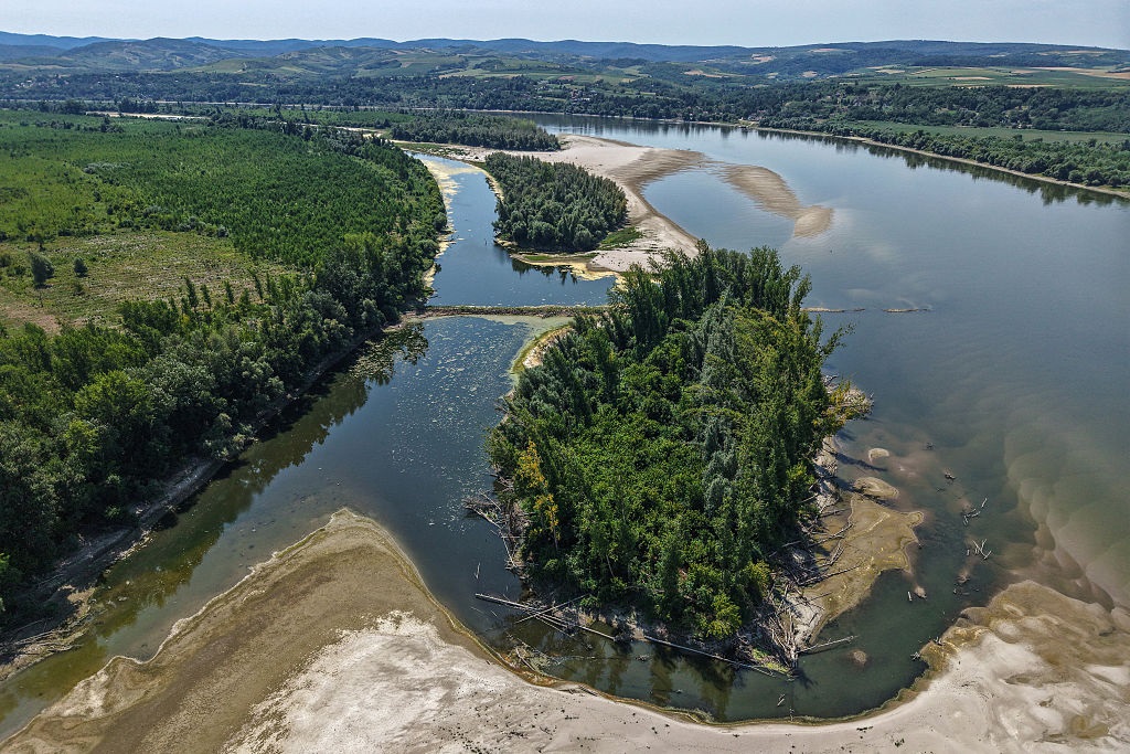Фото для новини:Румунія підірве скелю на Дунаї для порятунку АЕС