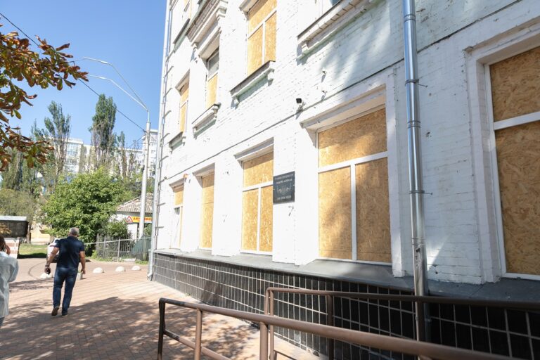 Фото для новини:Стало відомо, як працюватимуть школи Києва з 1 вересня