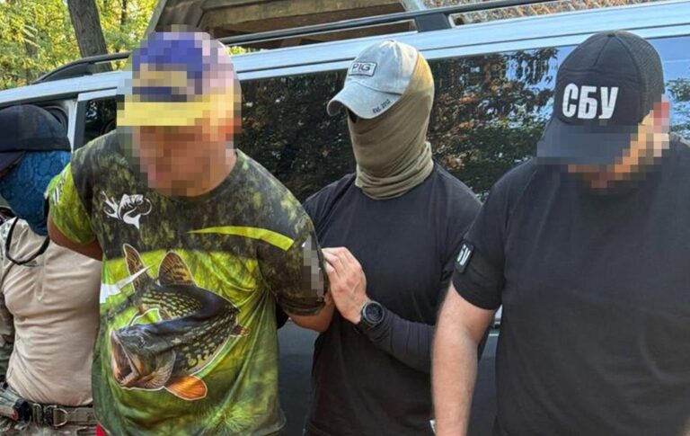 Фото для новини:Стрим біля військової частини: у Чернівцях затримали блогера