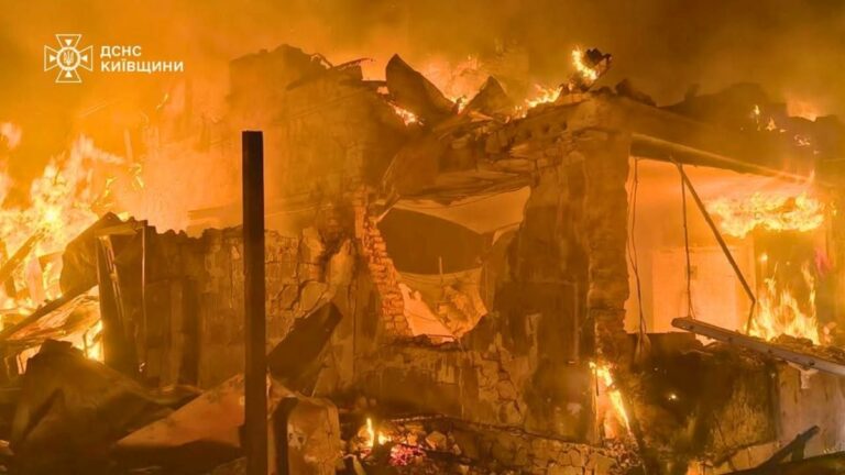 Фото для новини:У ДСНС повідомили нові деталі атаки РФ на Київщину