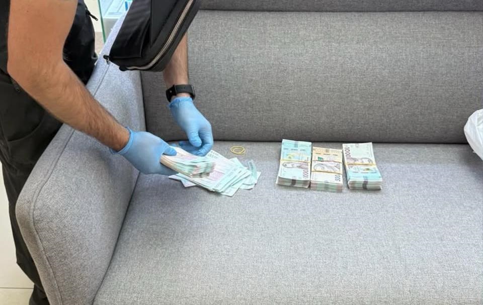 Фото для новини:У Києві науковців спіймали на мільйонному хабарі