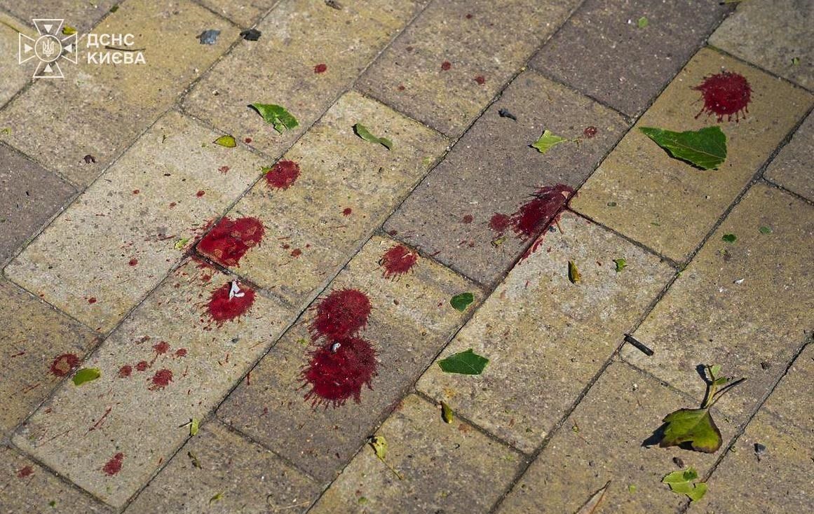 Фото для новини:У Києві повторні влучання "шахедів", зростає число поранених