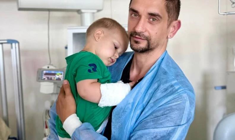 Фото для новини:У Києві врятували малюка, якого вкусила змія