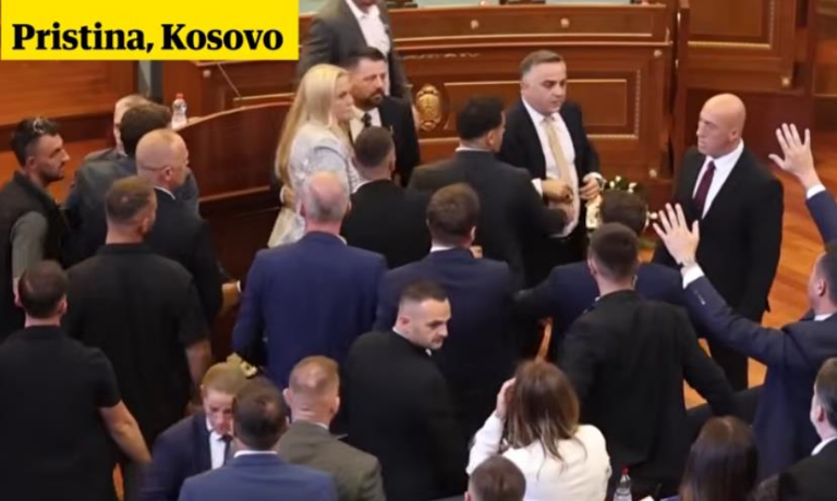 Фото для новини:У Косові прем'єра закидали яйцями під час засідання парламенту