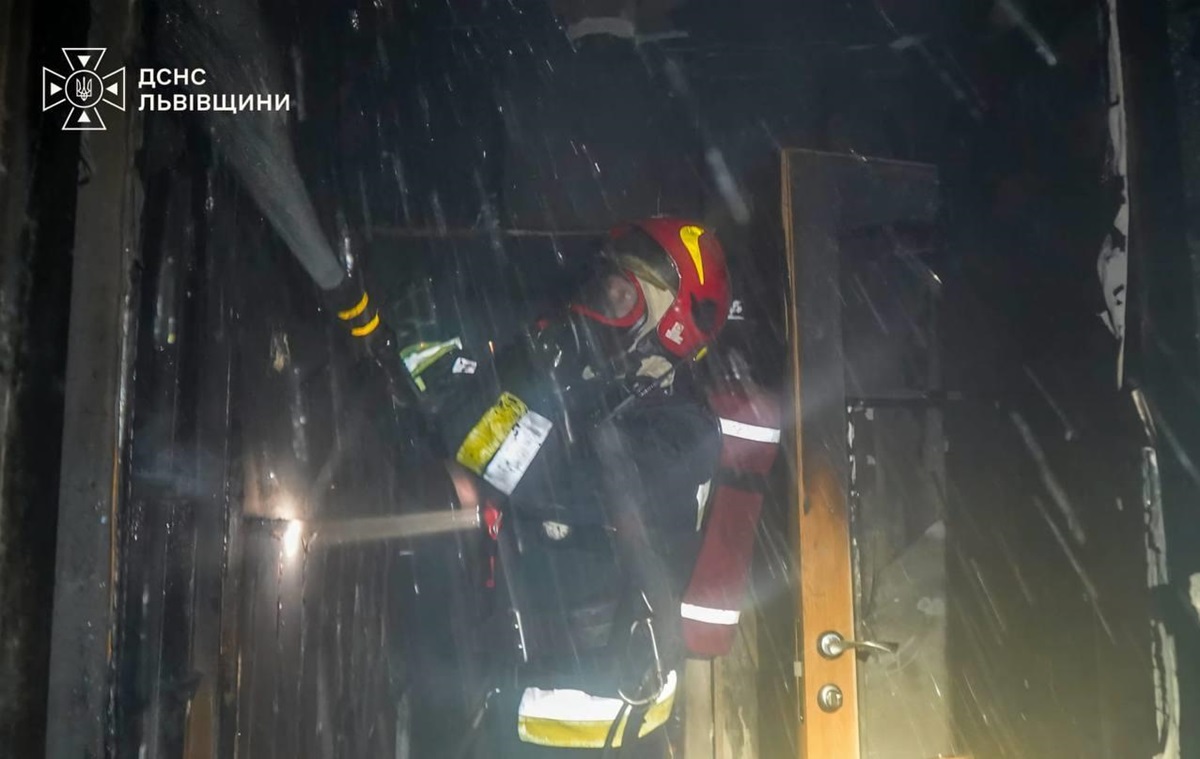 Фото для новини:У Львові вибух акумулятора пробив стіну між квартирами