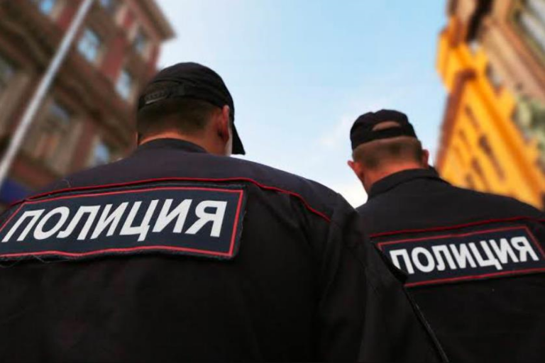 Фото для новини:У Росії поліцейський одружив злочинців на повіях і відправляв на війну