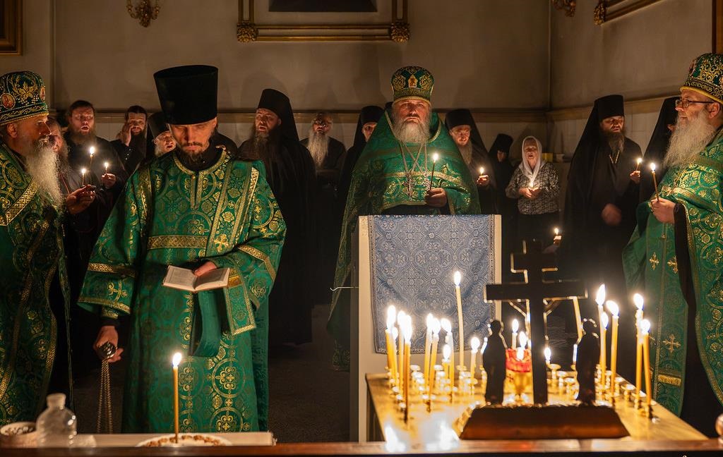 Фото для новини:У Святогірській лаврі напали на ченців, є жертви