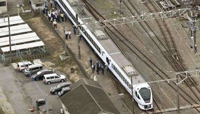 Фото для новини:У Японії потяг на смерть збив чотирьох робітників