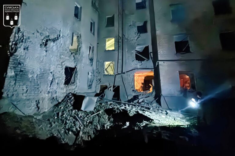 Фото для новини:Удар по Сумах: постраждали 13 людей