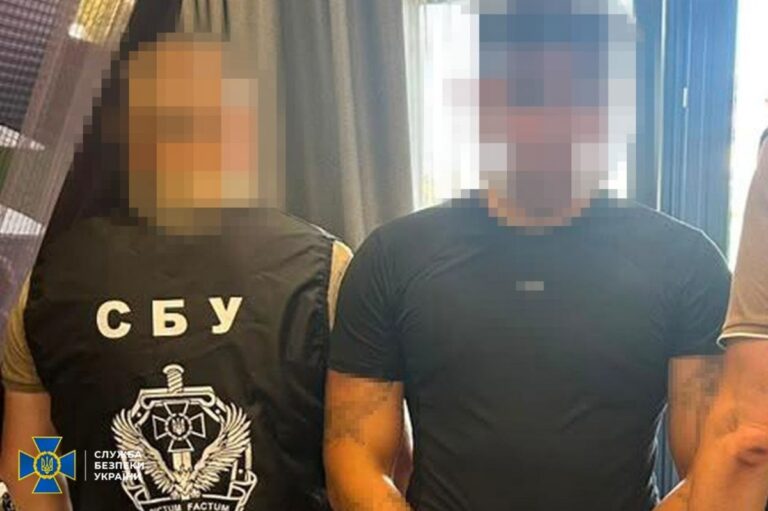 Фото для новини:В Україні викрили 94 кол-центри: вилучили $2 млн і автопарк
