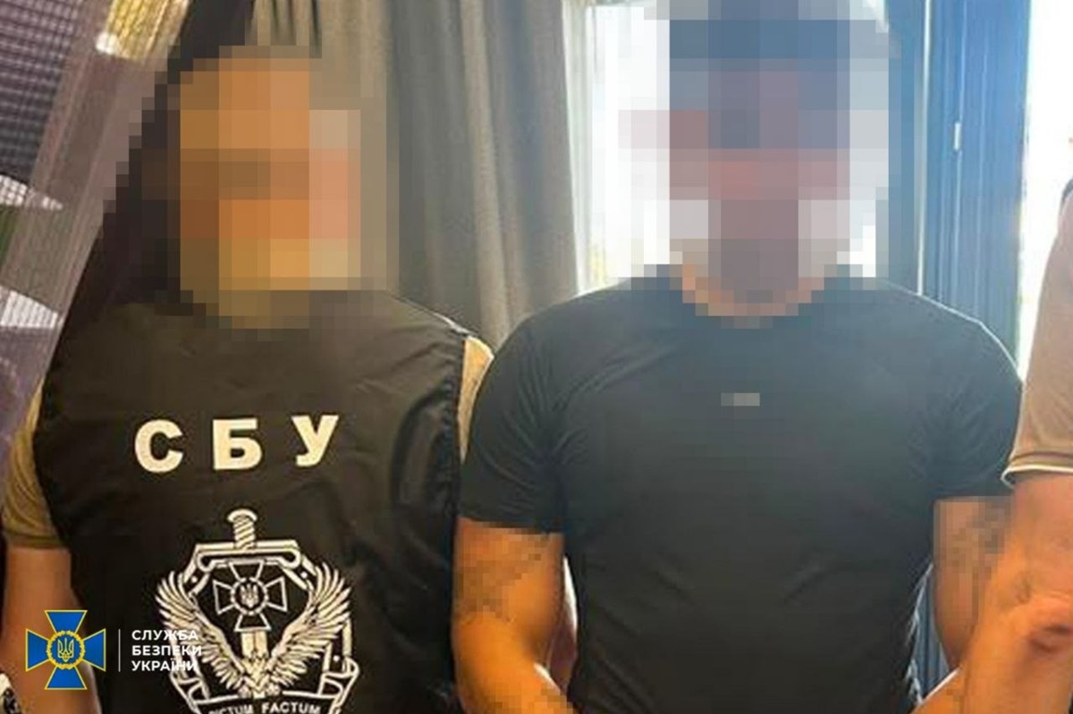 Фото для новини:В Україні викрили 94 кол-центри: вилучили $2 млн і автопарк