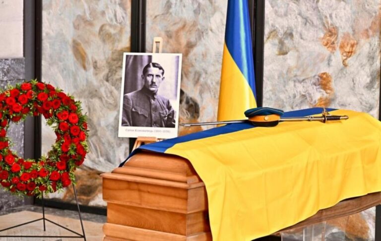 Фото для новини:В Україну повернуть прах Євгена Коновальця