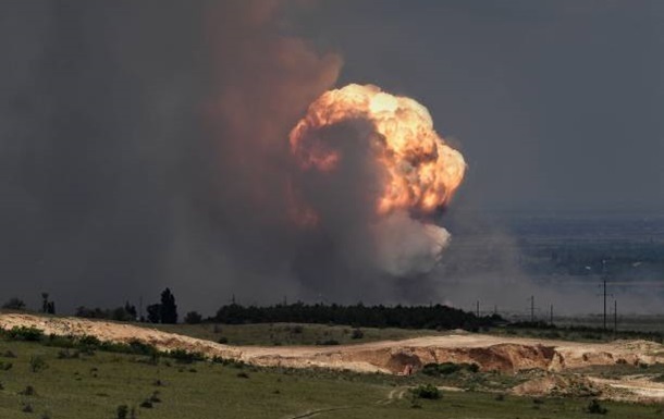Фото для новини:Вибухи і перебої зі світлом: Крим атакували дрони