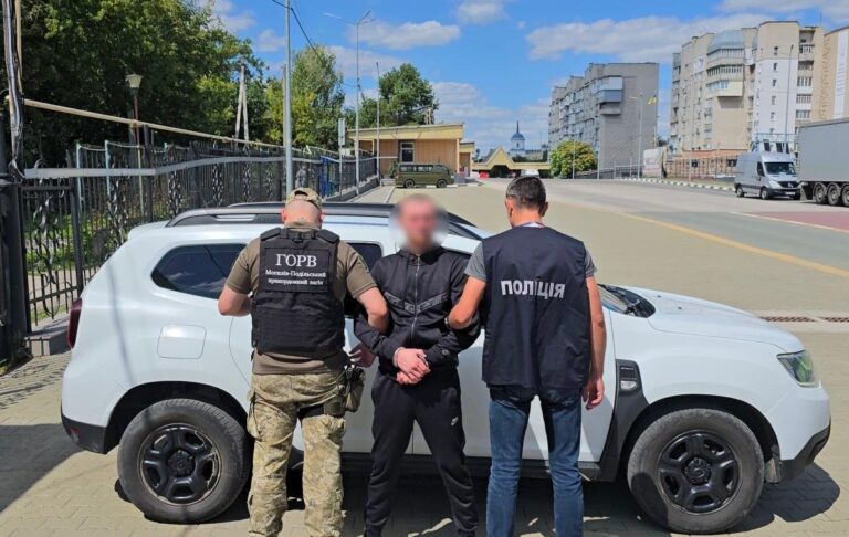 Фото для новини:З Молдови в Україну екстрадували підозрюваного у переправленні чоловіків