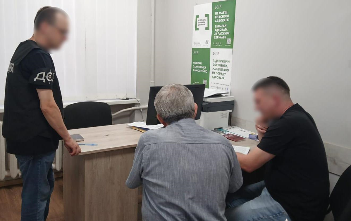 Фото для новини:Зарплата за бронь: у Луцьку викрили фіктивне працевлаштування в ліцеї