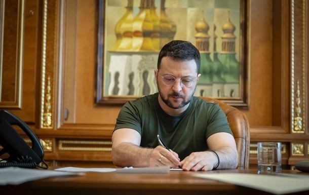 Фото для новини:Зеленський звільнив послів України у шести країнах